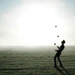 Kako oslabiti moč notranjega kritika: 3 koraki, kako ločiti svoje misli od načrtov staršev kako-oslabiti-moc-notranjega-kritika-3-koraki-kako-lociti-svoje.jpg