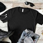 Kako zložiti majico v dveh sekundah: razčlenitev metode za popolno urejenost garderobe po korakih kako-zloziti-majico-v-dveh-sekundah-razclenitev-metode-za-popolno.jpg