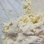 zakaj-je-skuta-suha-in-drobljiva-kako-napake-pri-stiskanju.jpg